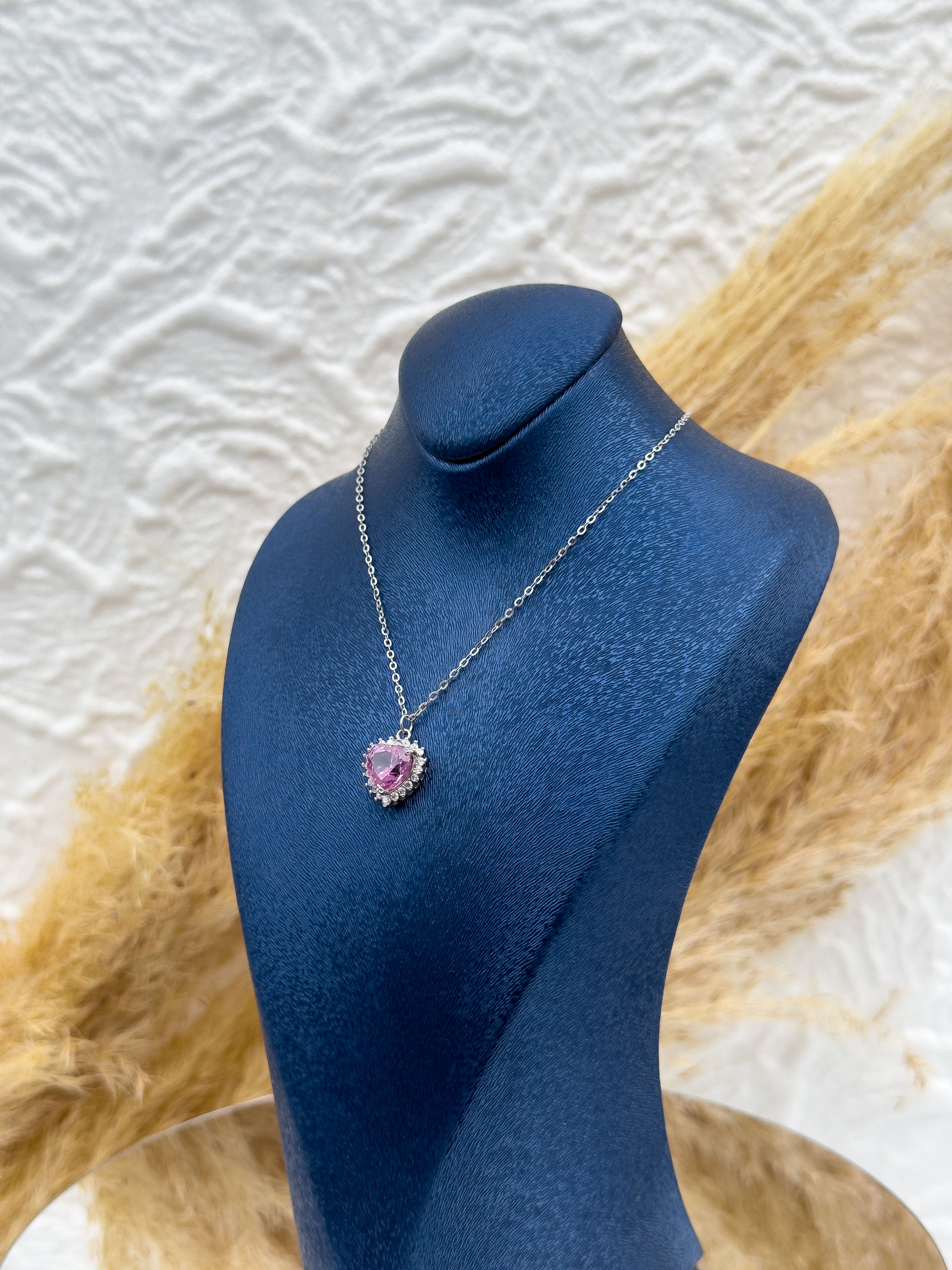 925 Ayar Gümüş Kalpli Pembe Kuvars Taşlı Kadın Kolye – Romantik Hediyelik